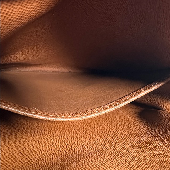 LOUIS VUITTON Danube crossbody bag with dustbag and COA - Picture 9 of 17